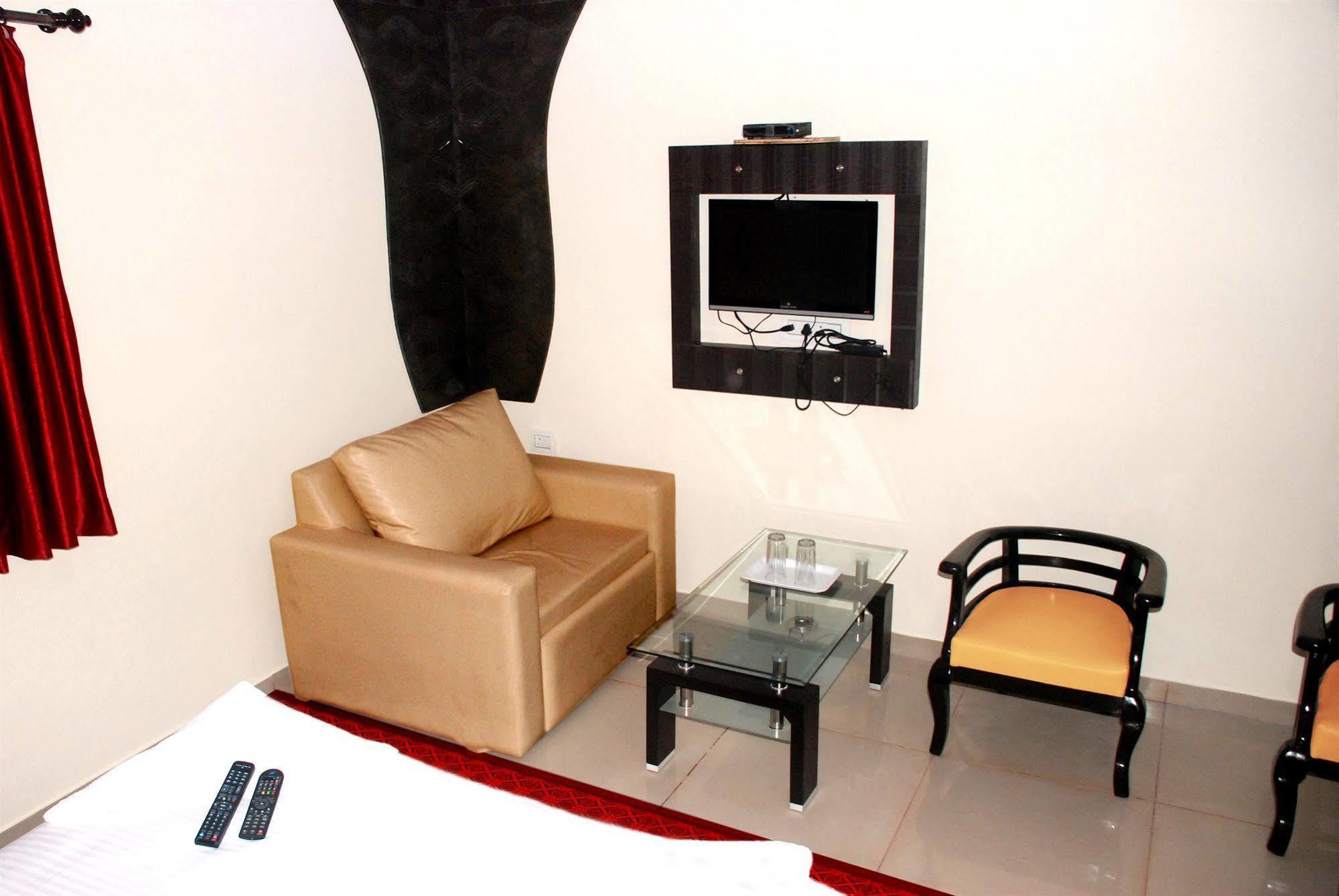 Fabexpress Adore Inn - Nr Mumbai International Airport Extérieur photo