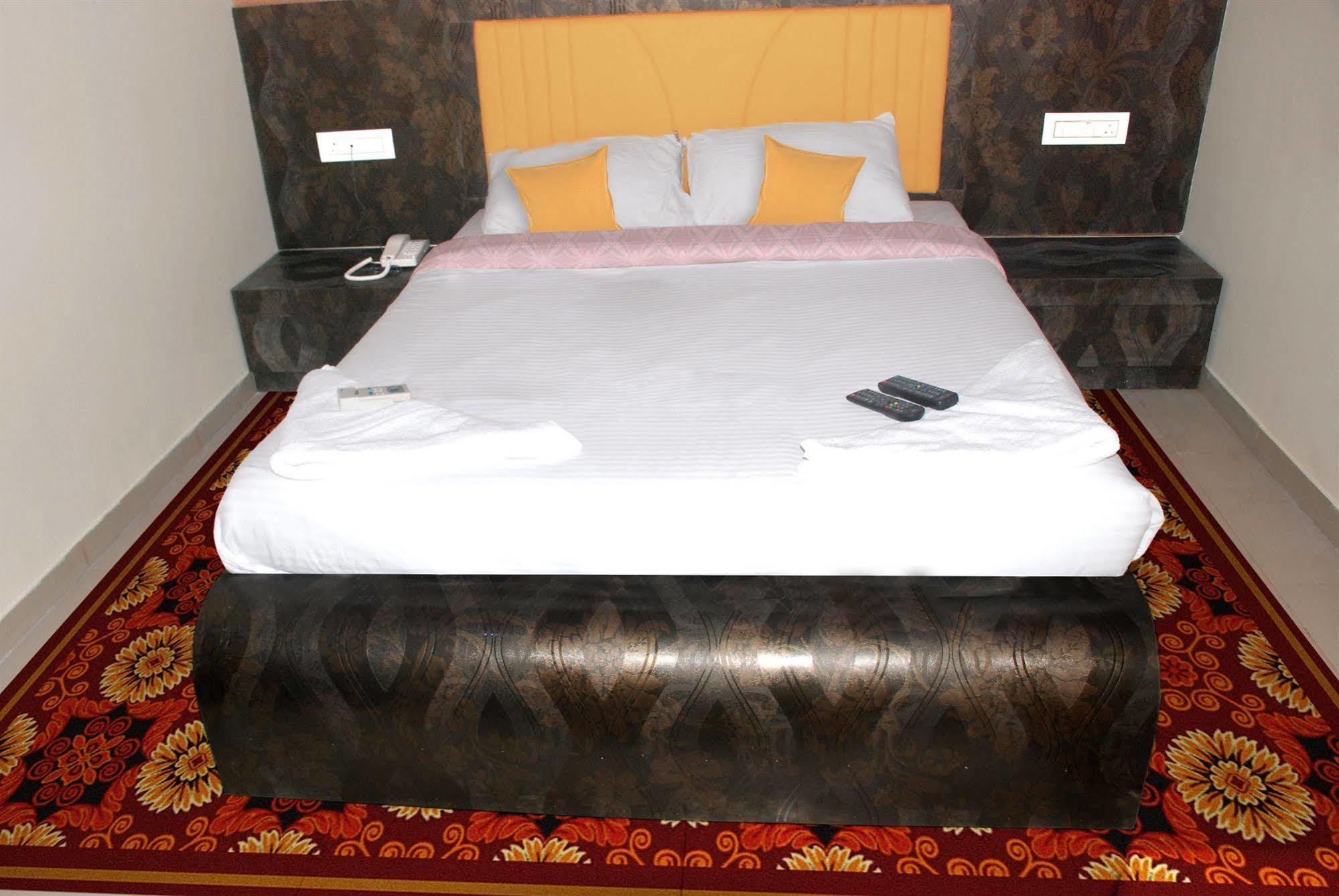 Fabexpress Adore Inn - Nr Mumbai International Airport Extérieur photo