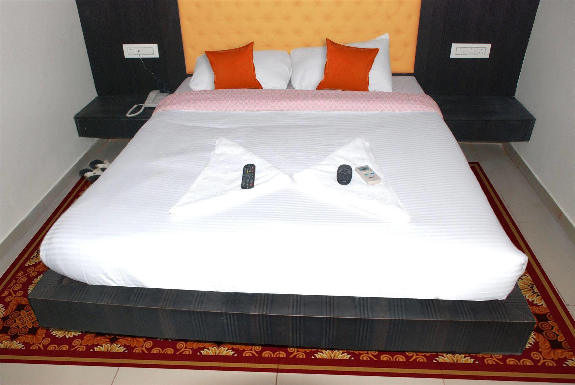 Fabexpress Adore Inn - Nr Mumbai International Airport Extérieur photo