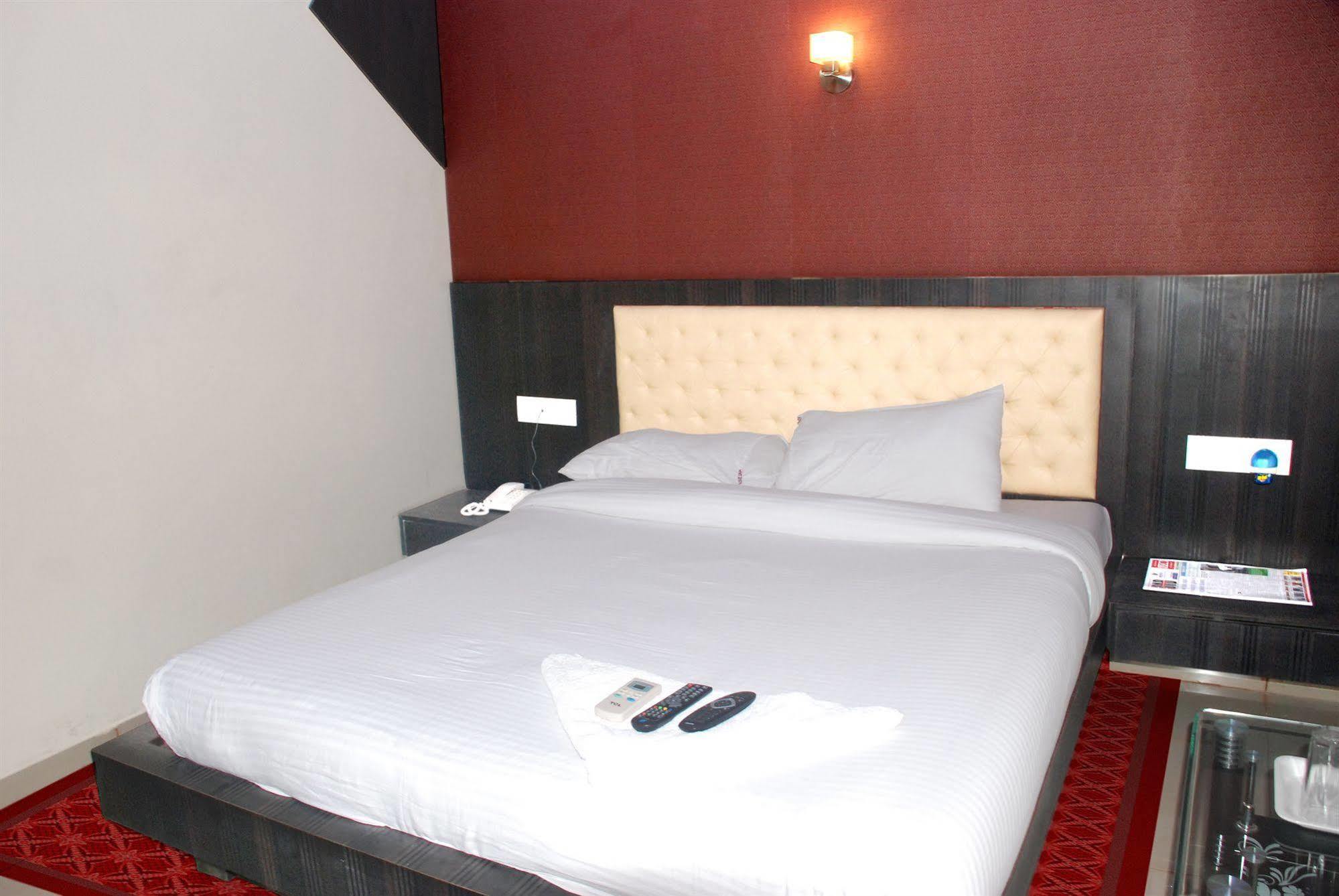 Fabexpress Adore Inn - Nr Mumbai International Airport Extérieur photo